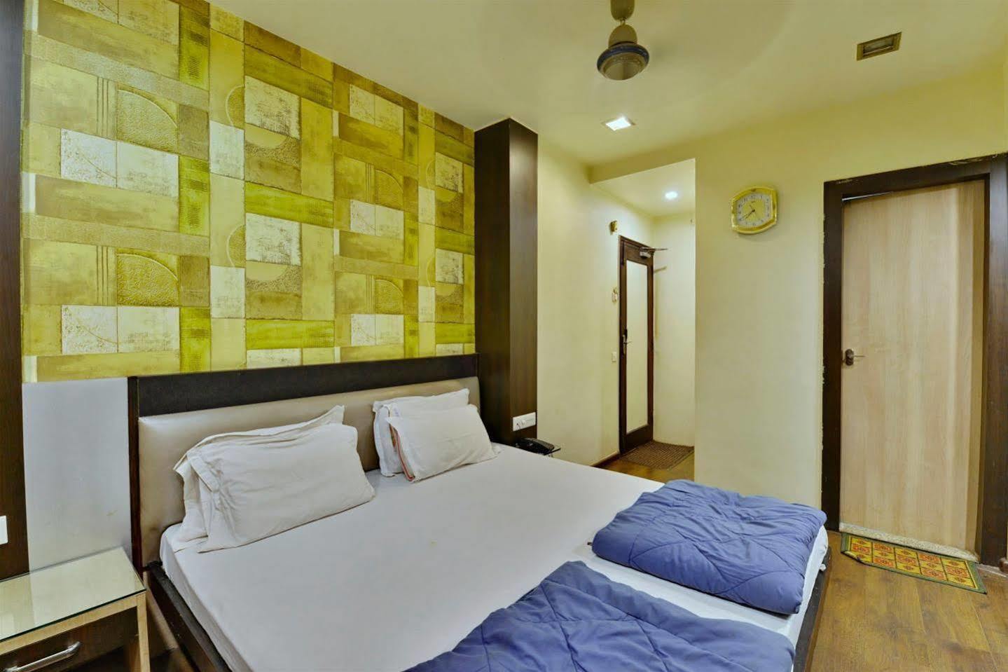 Hotel Kanishka Rāipur Kültér fotó