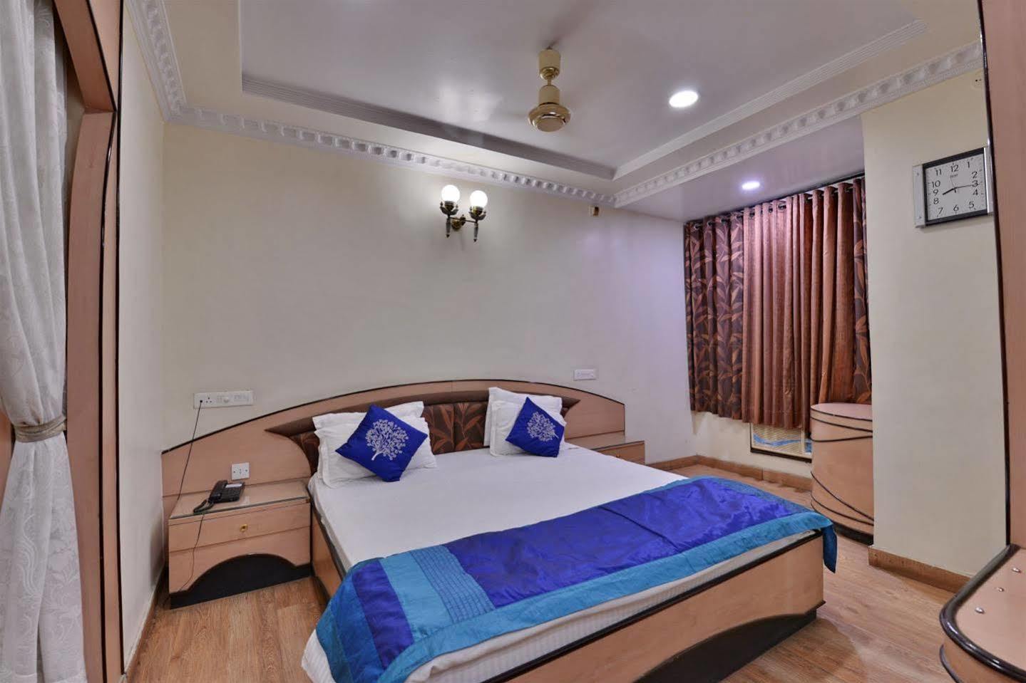 Hotel Kanishka Rāipur Kültér fotó