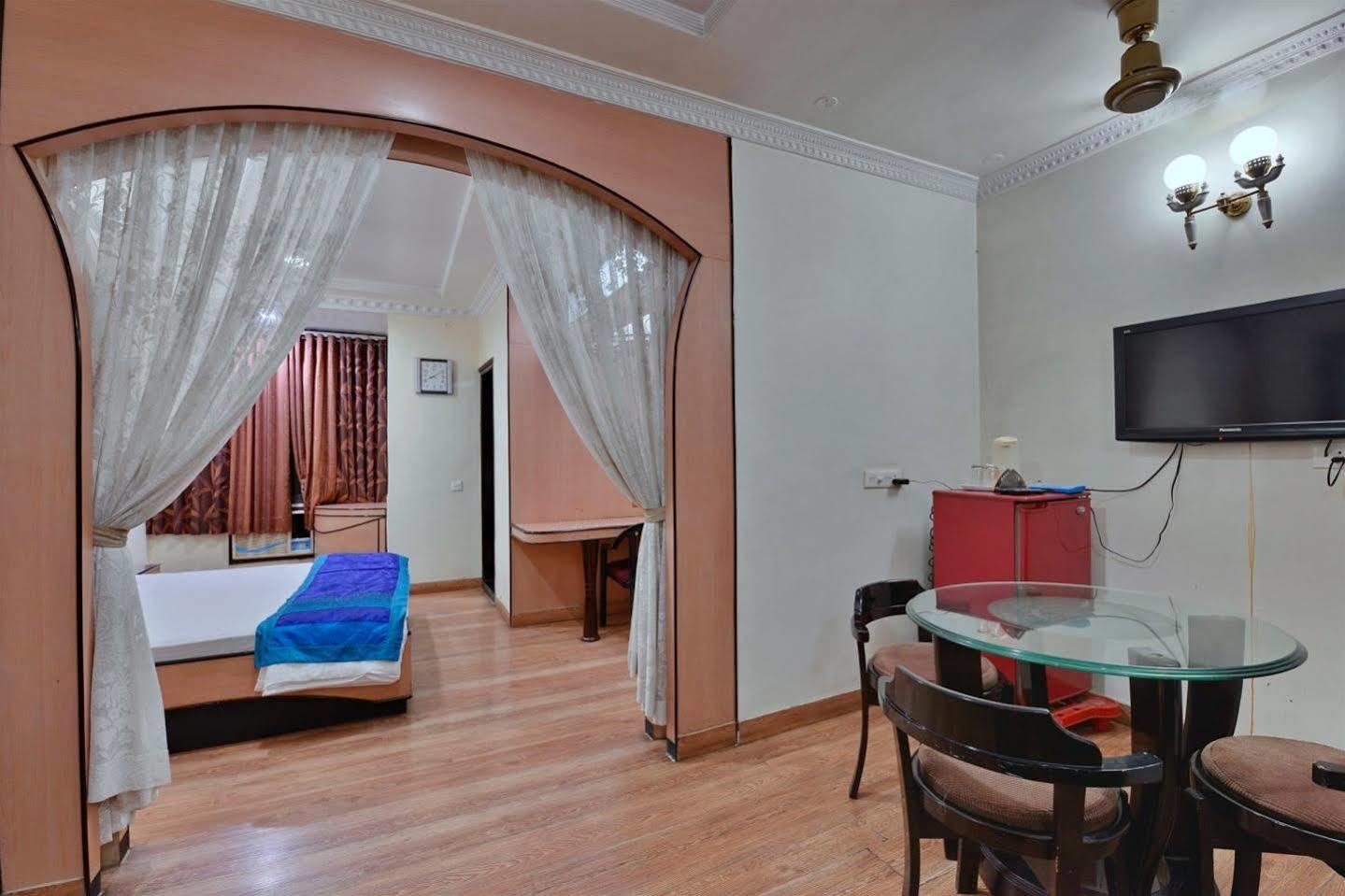 Hotel Kanishka Rāipur Kültér fotó