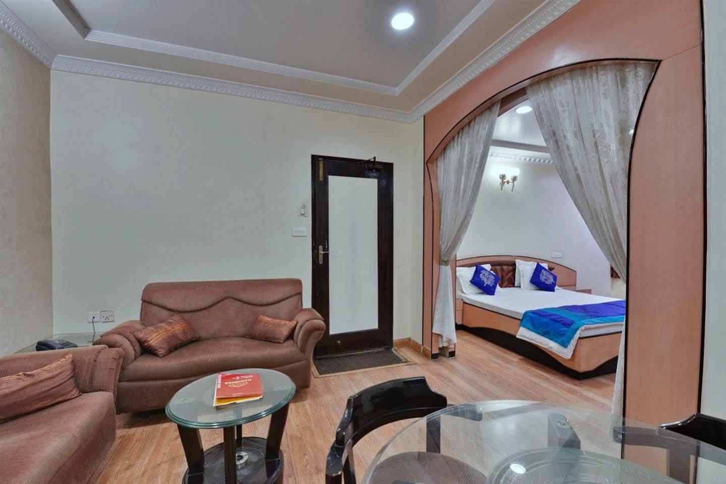 Hotel Kanishka Rāipur Kültér fotó