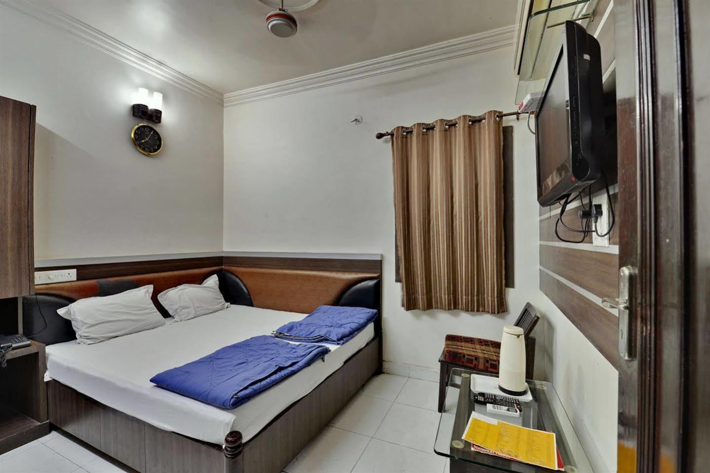 Hotel Kanishka Rāipur Kültér fotó