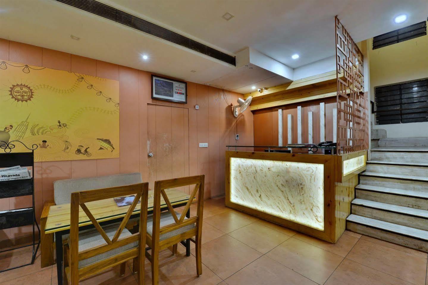Hotel Kanishka Rāipur Kültér fotó